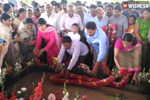 YS Jagan Mohan Reddy, Family Pay Floral Tributes To YSR On His 68th Birth Anniversary