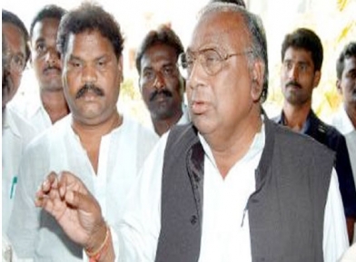 Hanuma seeks disqualification of pro-Jagan MLAs