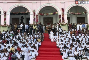 Tamil Nadu bids tearful farewell for Karunanidhi