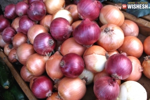 Onions Rs.1 per kg
