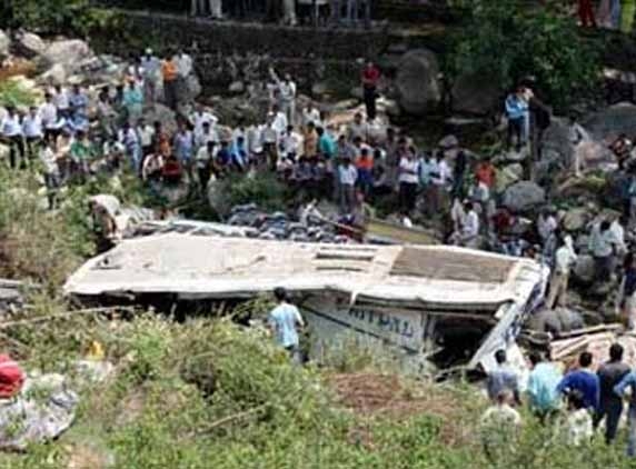 Seven killed after bus overturns at Jharkhand