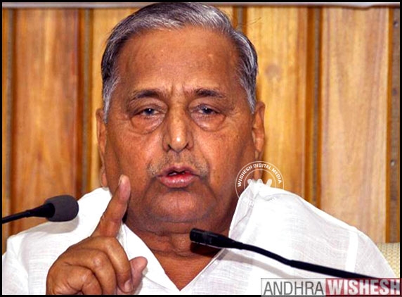 Mulayam challenges Modi to contest from UP