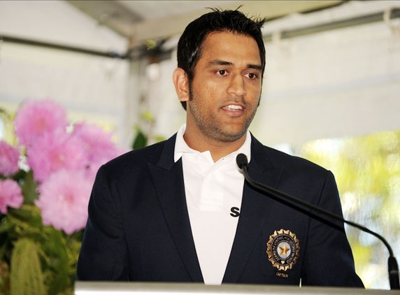 We are a team: Dhoni