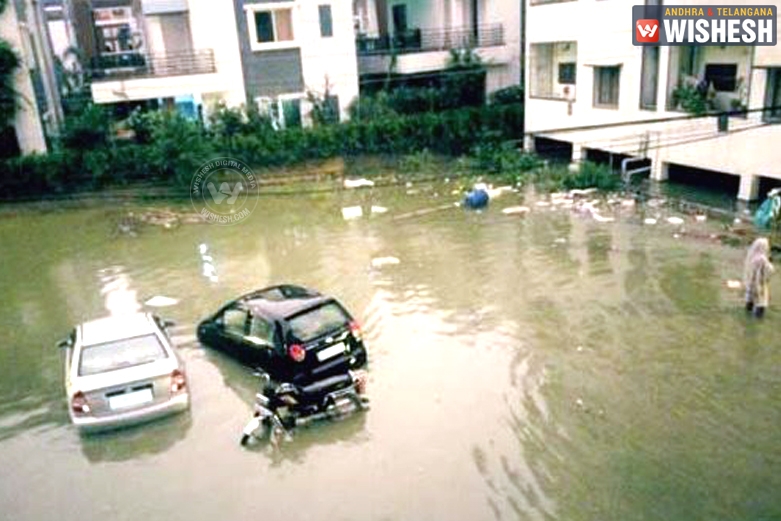 Volunteers Join Hands with GHMC to Help Flood Victims