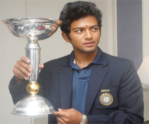 MSD voices his support to Unmukt Chand