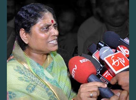 Vijayamma to protest on fee reimbursement issue