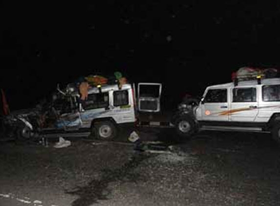 Drastic accident, Prakasam dt, 3 killed, 4 critical