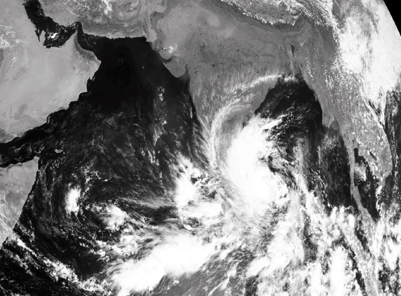 Cyclone Neelam makes landfall, high alert in Chennai