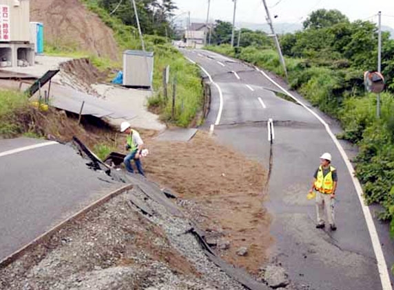 Earthquake rocks Central Japan