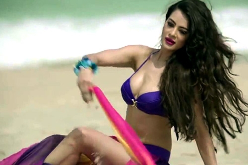 kabhi jo badal barse hot song jackpot