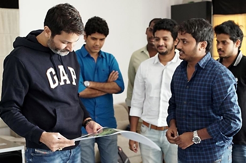 trivikram srinivas launches avasaraniko abaddam movie trailer