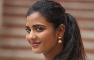 Aishwarya-Rajesh-New-Photos-08