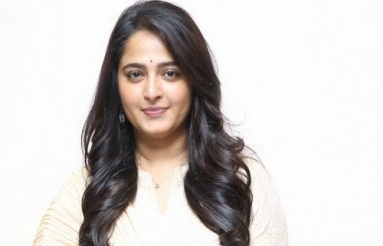 Anushka-Shetty-New-Photos-08