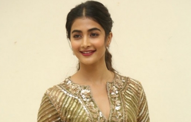 Pooja-Hegde-At-Aravindha-Sametha-Success-Meet-05