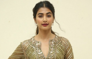 Pooja-Hegde-At-Aravindha-Sametha-Success-Meet-06
