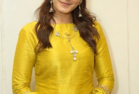 Rashi-Khanna-Stills-06