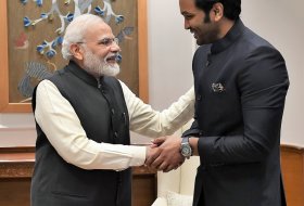 Mohan-Babu-Family-Meets-Modi-04