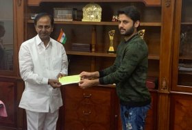 Nithin-Meets-KCR-Photos-02