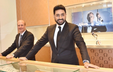 Abhishek-Bachchan-Inaugurates-OMEGA-Boutique-01