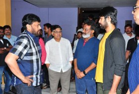 Chiranjeevi-Watches-Vijetha-Movie-02