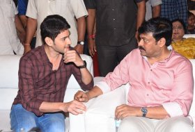 Chiranjeevi-and-Mahesh-Babu-at-Cinemahotsavam-02