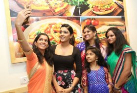 Eesha-Rebba-Launched-Cafe-Chef-Bakers-10