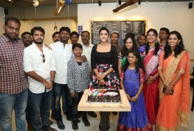 Eesha-Rebba-Launched-Cafe-Chef-Bakers-12