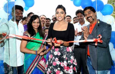 Eesha-Rebba-Launched-Cafe-Chef-Bakers-13