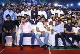 Maharshi-Movie-Pre-Release-Event-05