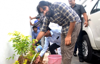 Pawan-Kalyan-Accepts-Haritha-Haram-Challenge-Photos-09