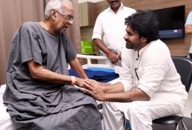 Pawan-Kalyan-Met-Sri-HariRama-Jogaiah-05