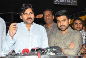 Pawan-Kalyan-Watched-Rangasthalam-02