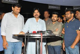 Pawan-Kalyan-Watched-Rangasthalam-03