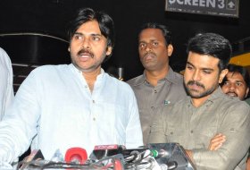 Pawan-Kalyan-Watched-Rangasthalam-05