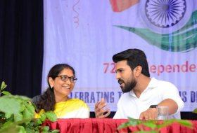 Ram-Charan-Celebrates-Independence-Day-In-Chirec-School-02