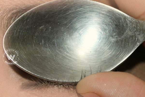 Curl Your Eyelashes With A Spoon
