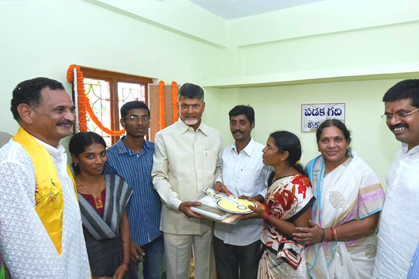 Chandrababu Naidu at JNNURM housing colony Pics