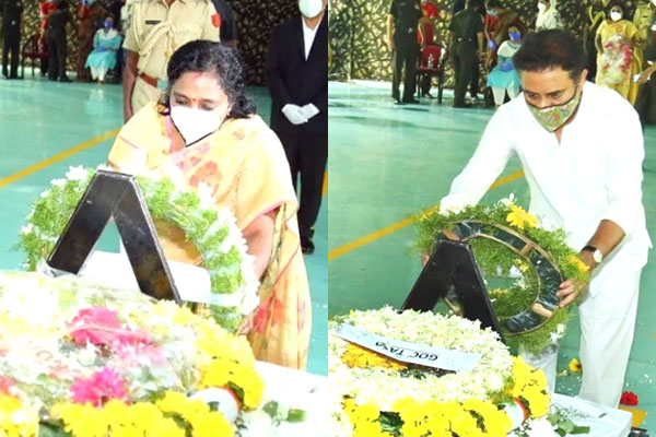 Tamilisai Soundararajan And KTR Pay Tribute To Colonel Santosh Babu