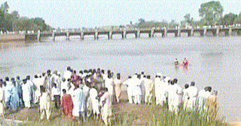 Bus plunges into canal, 3 killed Bus plunges into canal, 3 killed