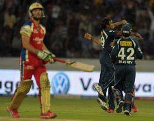 IPL Hyd stun Blore and ruin their chances MI too much for Rajasthan