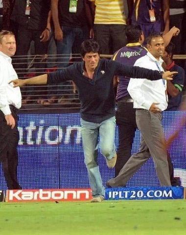 Chak de Kolkata Sharukh celebrates