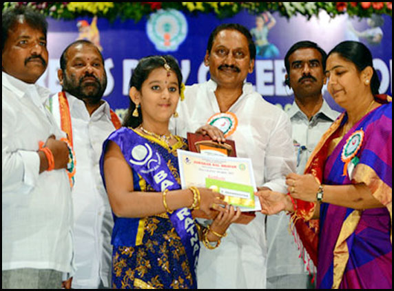 Awards to Children By CM Kiran Kumar