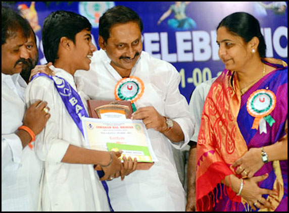 Awards to Children By CM Kiran Kumar 02