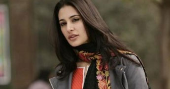 Where is "Rockstar" new girl Nargis Fakhri disappear?