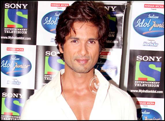 Shahid-Kapoor-at-Indian-Idol-Junior