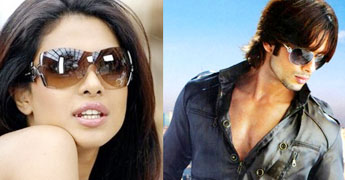 Priyanka – Shahid changing colors Priyanka – Shahid changing colors