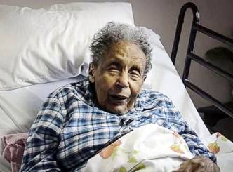 106 year woman earns school diploma