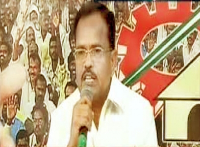 Seema Andhra KCR has T garb, says Motkupalli