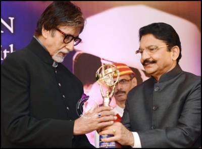 Big B gets Yash Chopra Award
