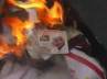 Team Anna, Jantar Mantar, anna supporters in surat burn posters of anna, Surat